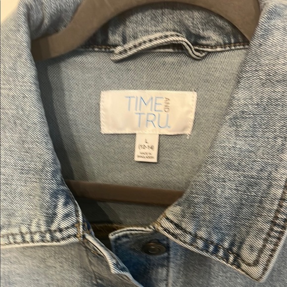 Time and Tru Gray Jean Jacket Classic Denim Design - Picture 2 of 4